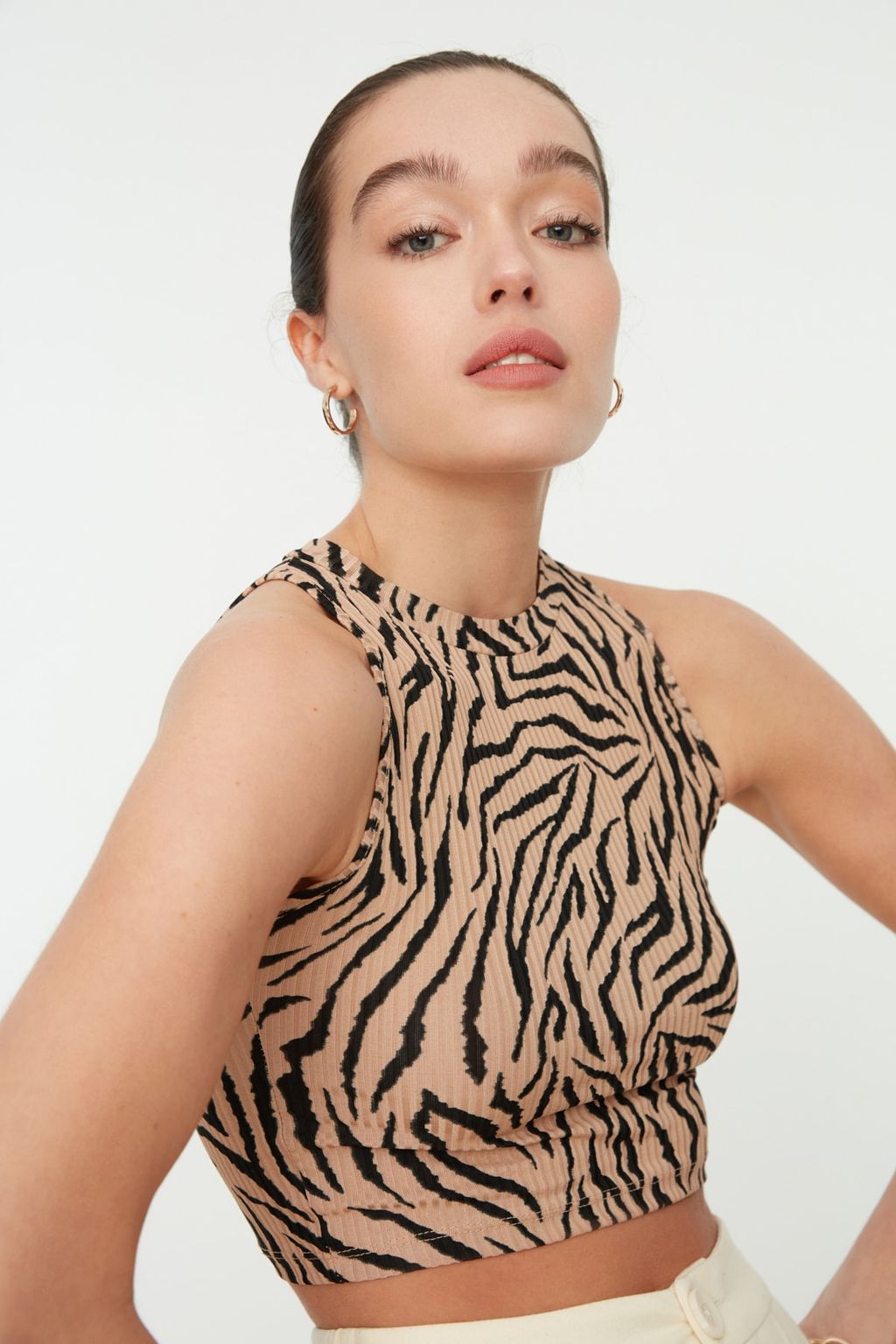 Camel Animal Bask?l? Halter Yaka Fitted/Vucuda Oturan Crop Esnek Orme Bluz TWOSS22BZ0879