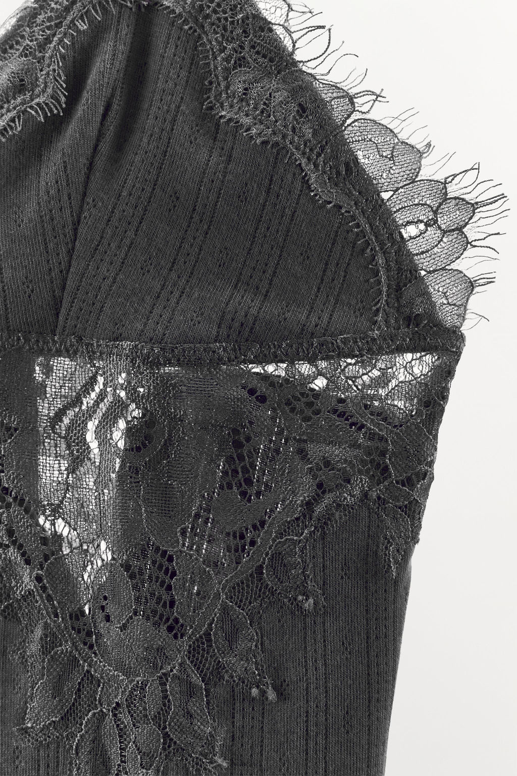 TOP POINTELLE ENCAJE / Gris oscuro