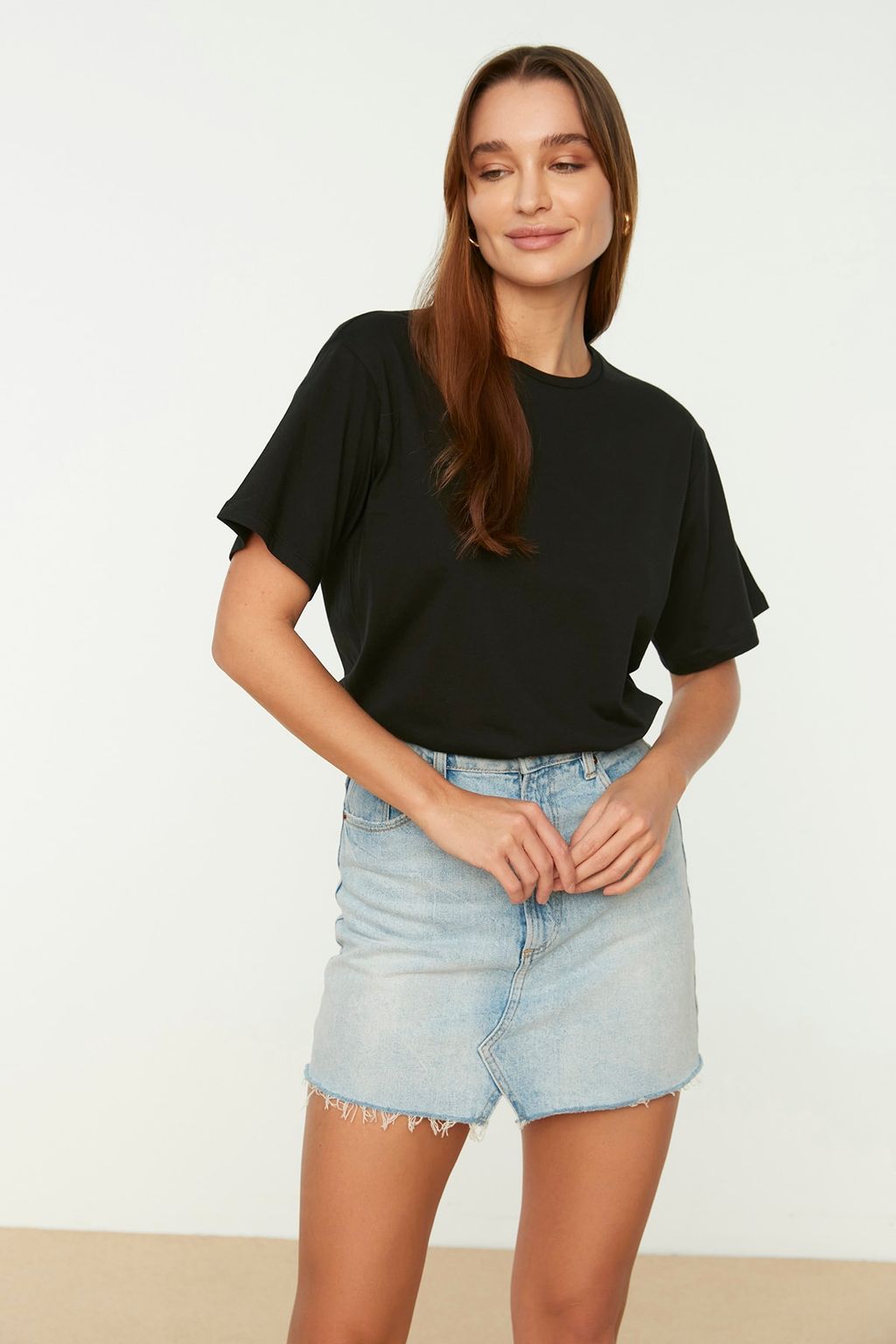 Siyah %100 Pamuk Bisiklet Yaka Oversize/Genis Kal?p Orme T-Shirt TWOSS20TS0134