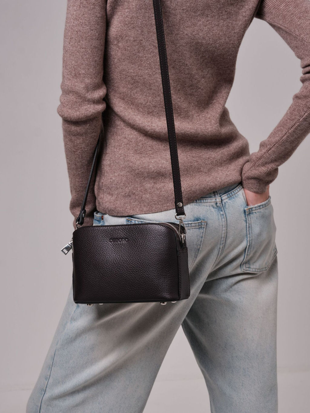 Сумка на плечо кросс-боди Deboro 30848 темно-коричневый