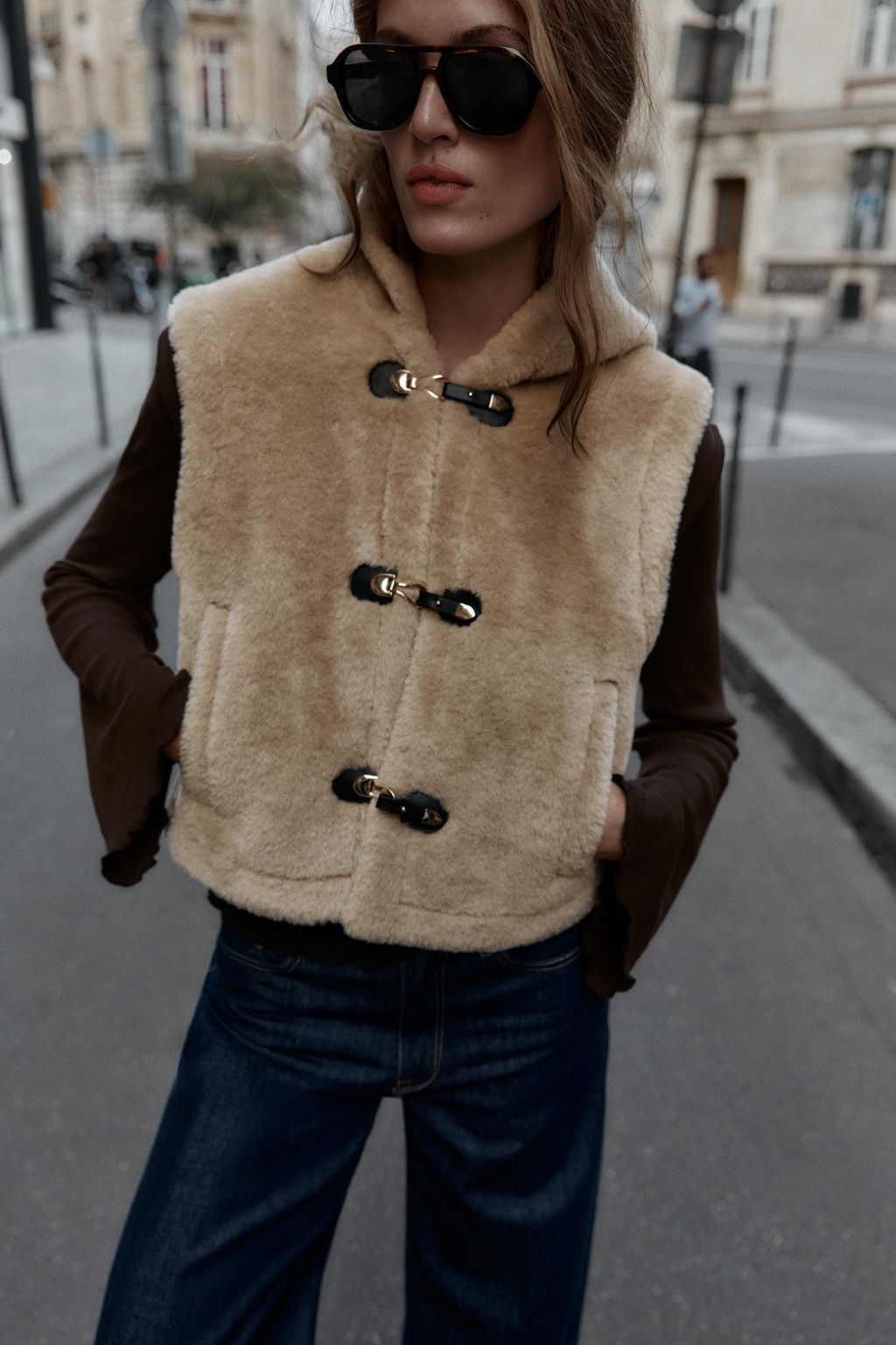 FAUX SHEARLING GILET WITH TOGGLES - Zara фото 2