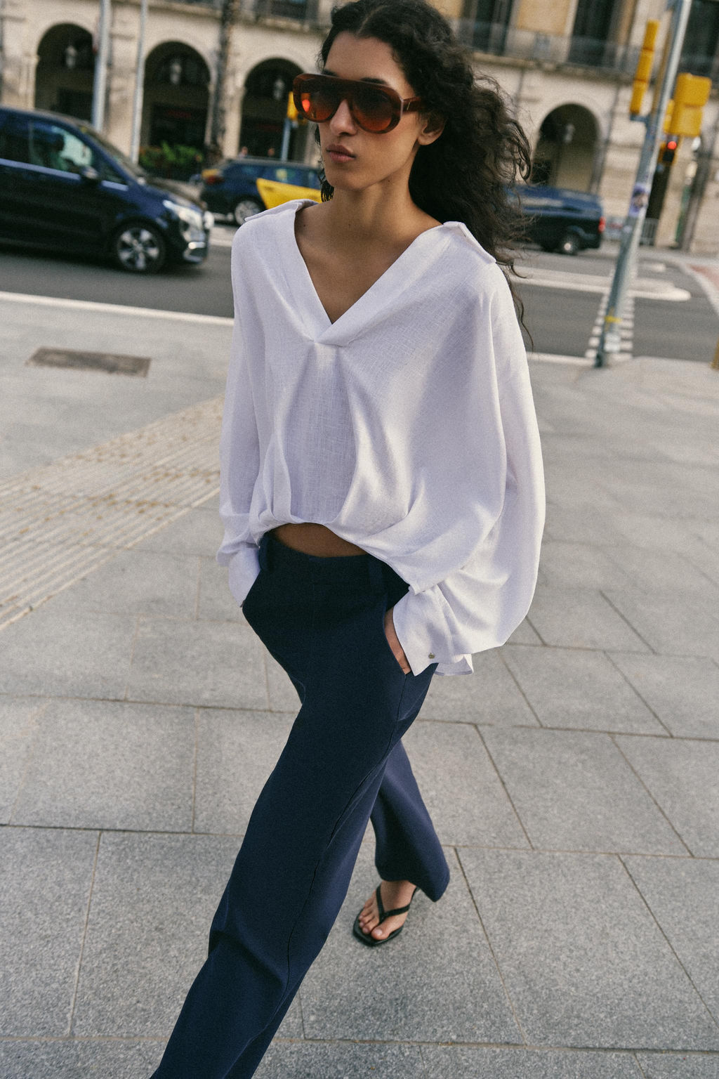 CAMISA CON LINO BAJO ABULLONADO / Blanco - Zara фото 3