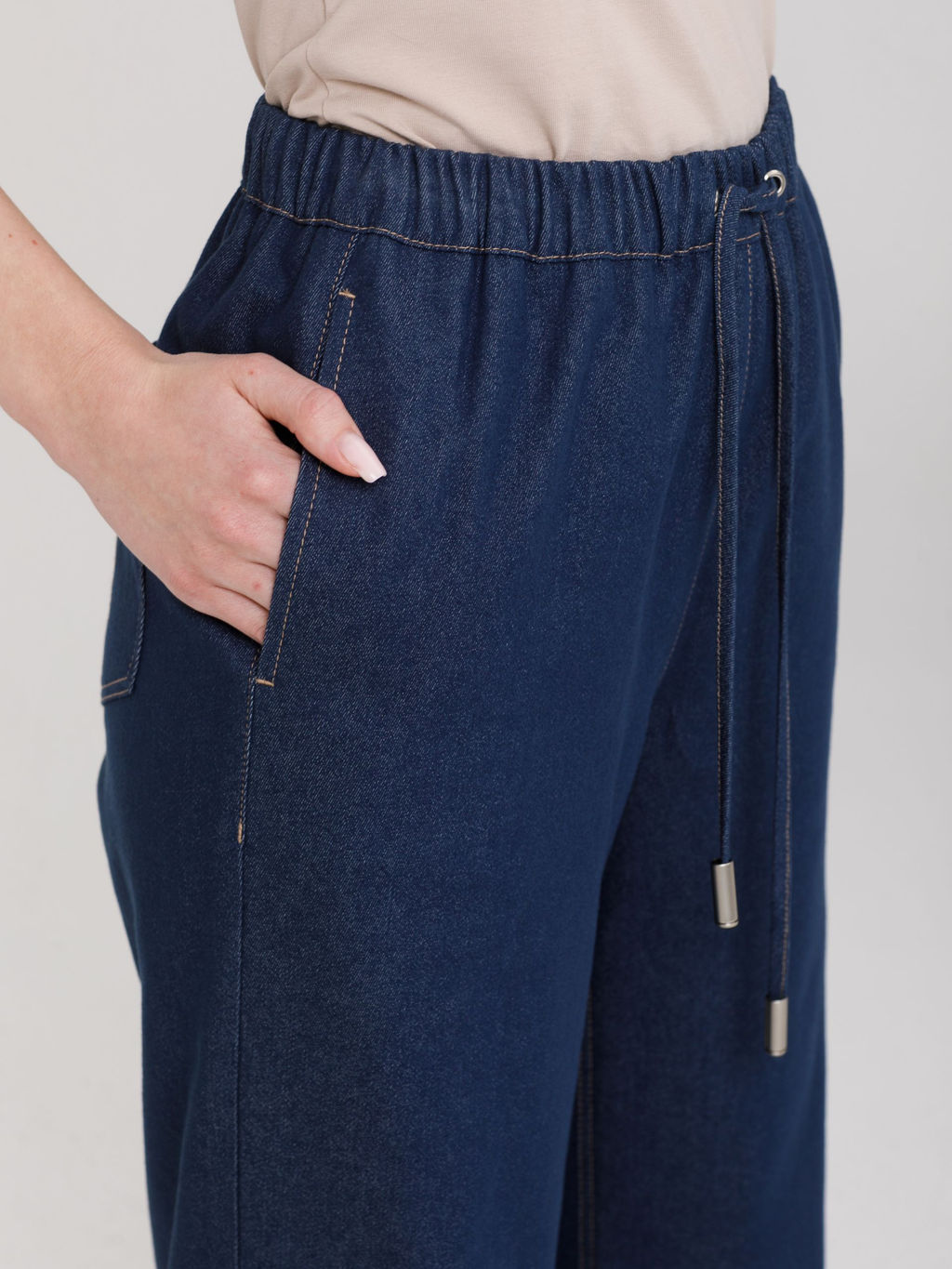 Джинсы на эластичном поясе