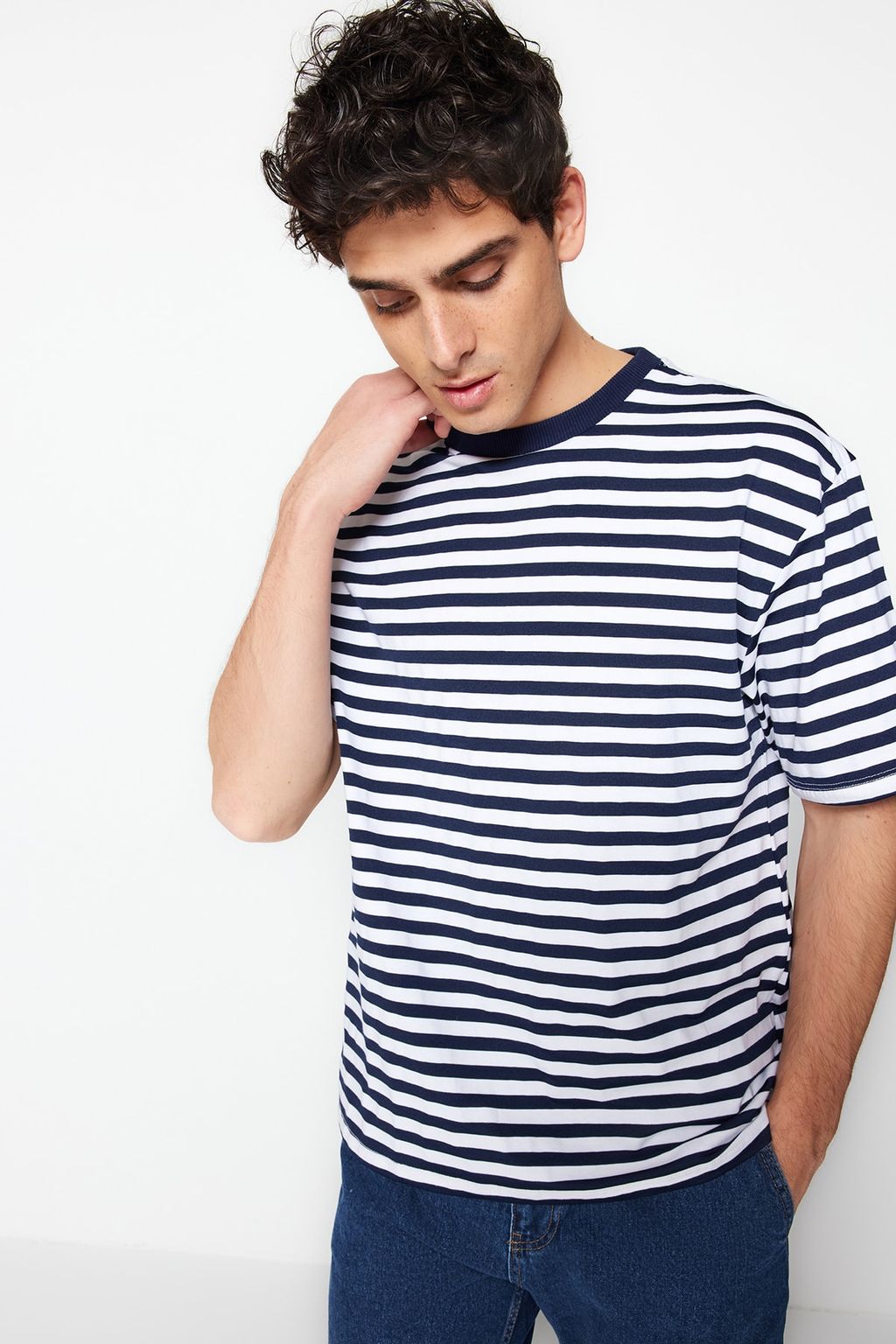 TRENDYOL MAN Siyah Oversize/Genis Kesim Cizgili K?sa Kol T-Shirt TMNSS20TS0511 - Trendyolmilla фото 3