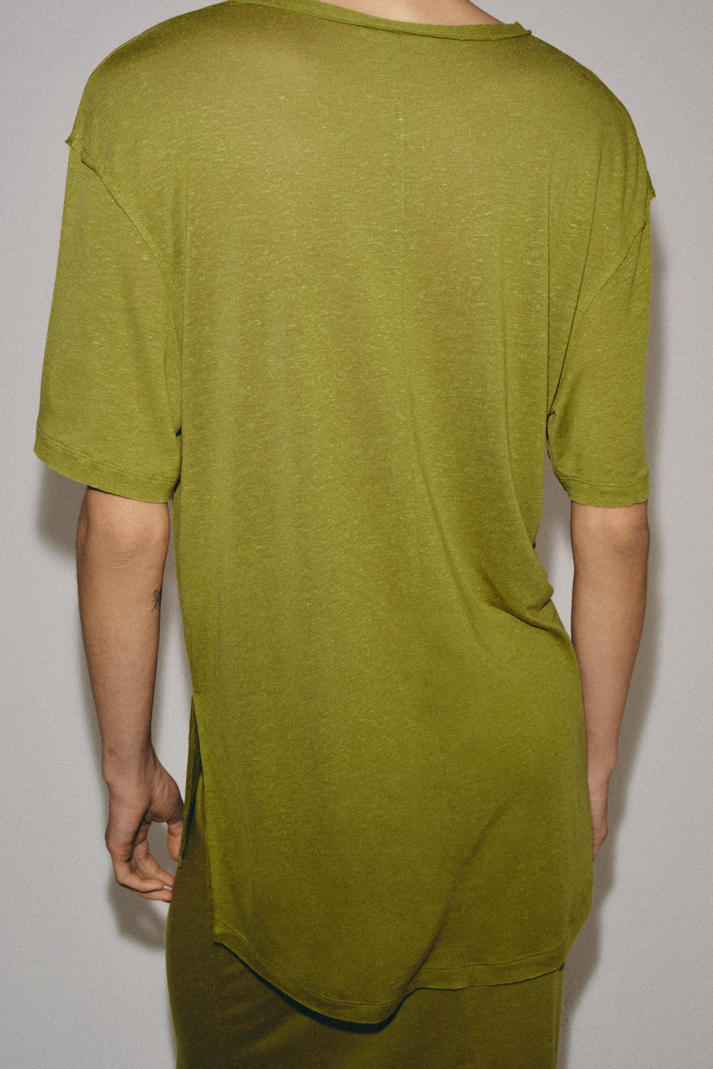 CAMISETA OVERSIZE FLUIDA / Lima fl?or