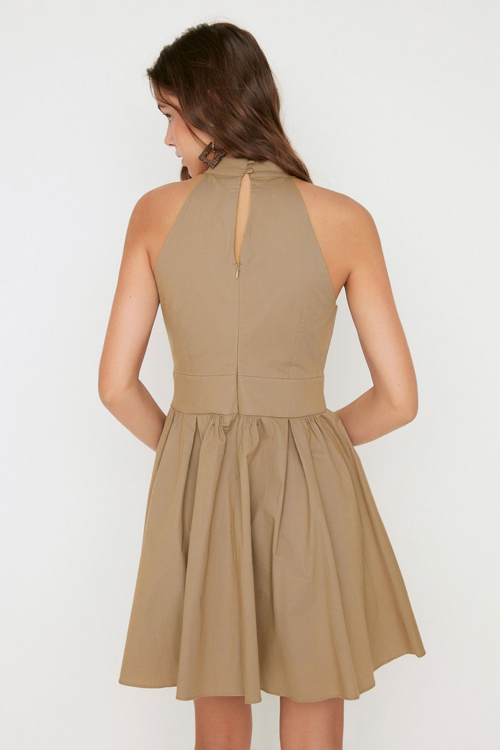 Taba Halter Yaka A Kesim Pilili Mini Dokuma Elbise TWOSS21EL1527 - Trendyolmilla фото 6