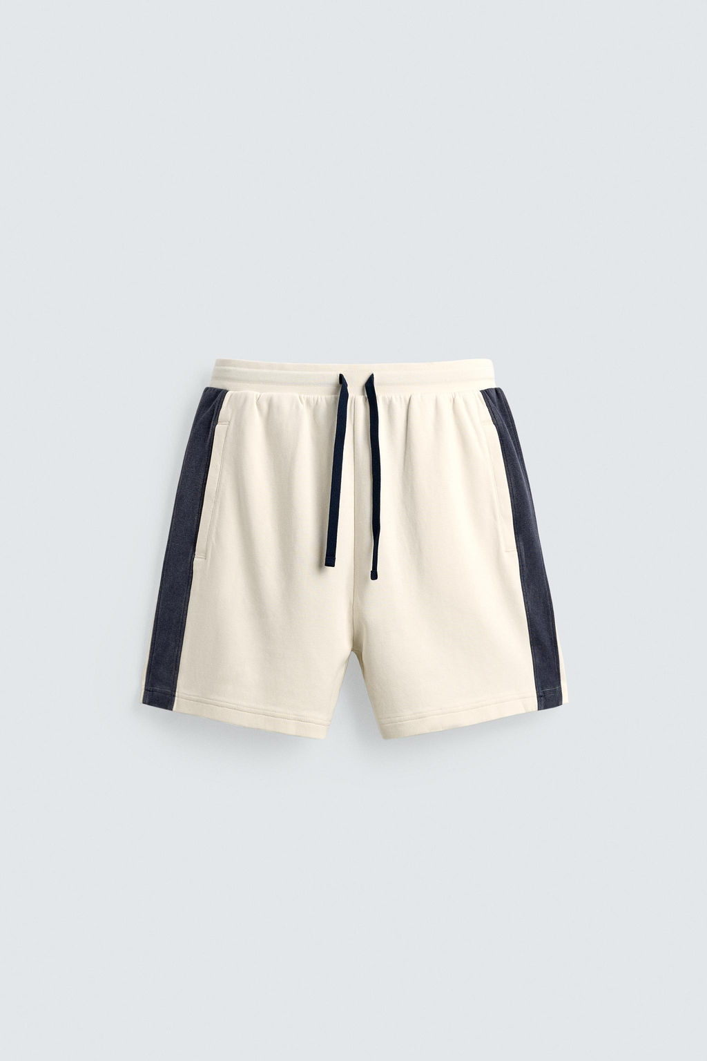 BERMUDA JOGGER BANDAS CONTRASTE / Blanco roto