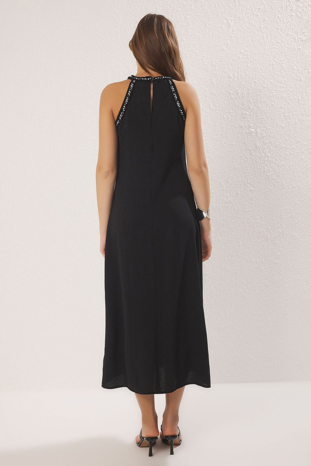 Trendyolmilla Siyah Duz Kesim Aksesuar Detayl? Maxi Dokuma Elbise TWOSS25EL00556