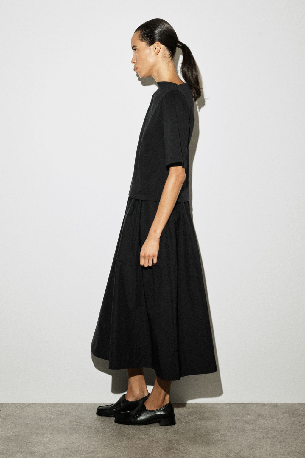 VESTIDO MIDI EN CONTRASTE CON CUELLO BARCO - H&m фото 4