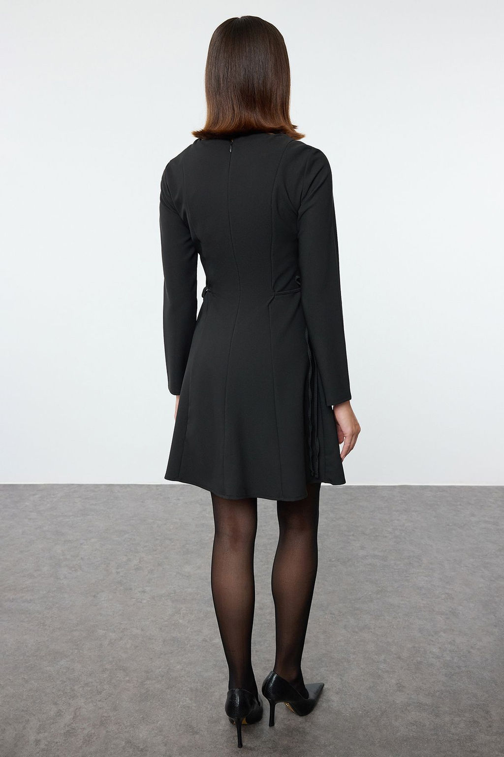 TRENDYOLMILLA Lacivert Belden Ac?lan Fiyonk Detayl? Mini Dokuma Elbise TWOAW25EL00128  фото 5