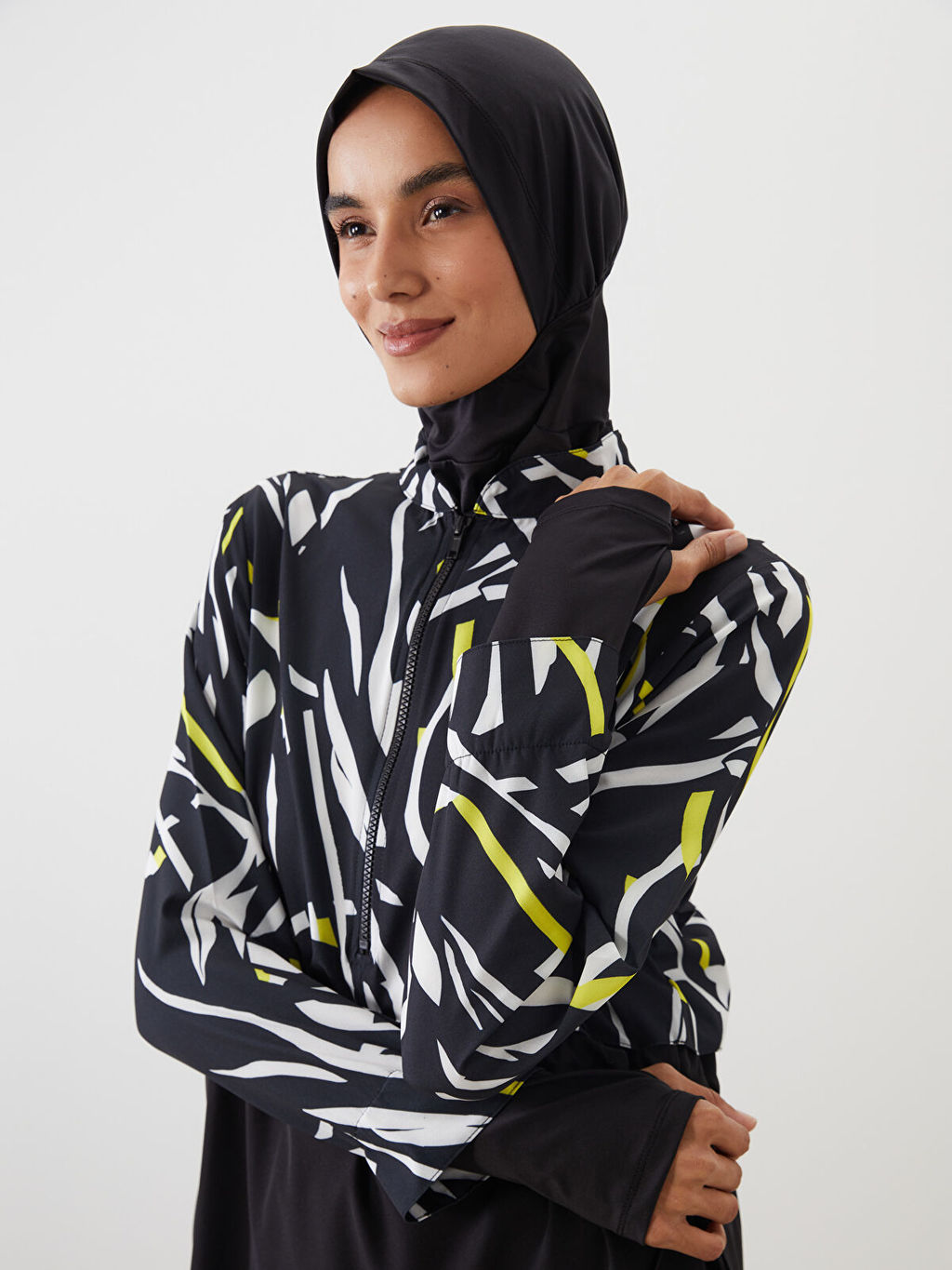 LC Waikiki Siyah Dik Yaka Desenli Kad_n Tesett_r Mayo Tak_m_