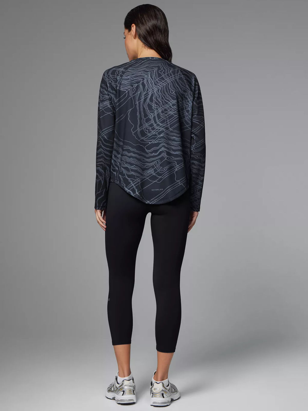 Спортивный рашгард свободного кроя