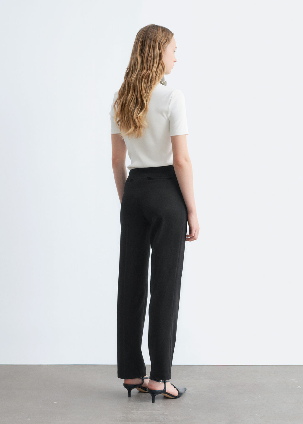 Pantalones con pliegues marcados entallados - H&m фото 8