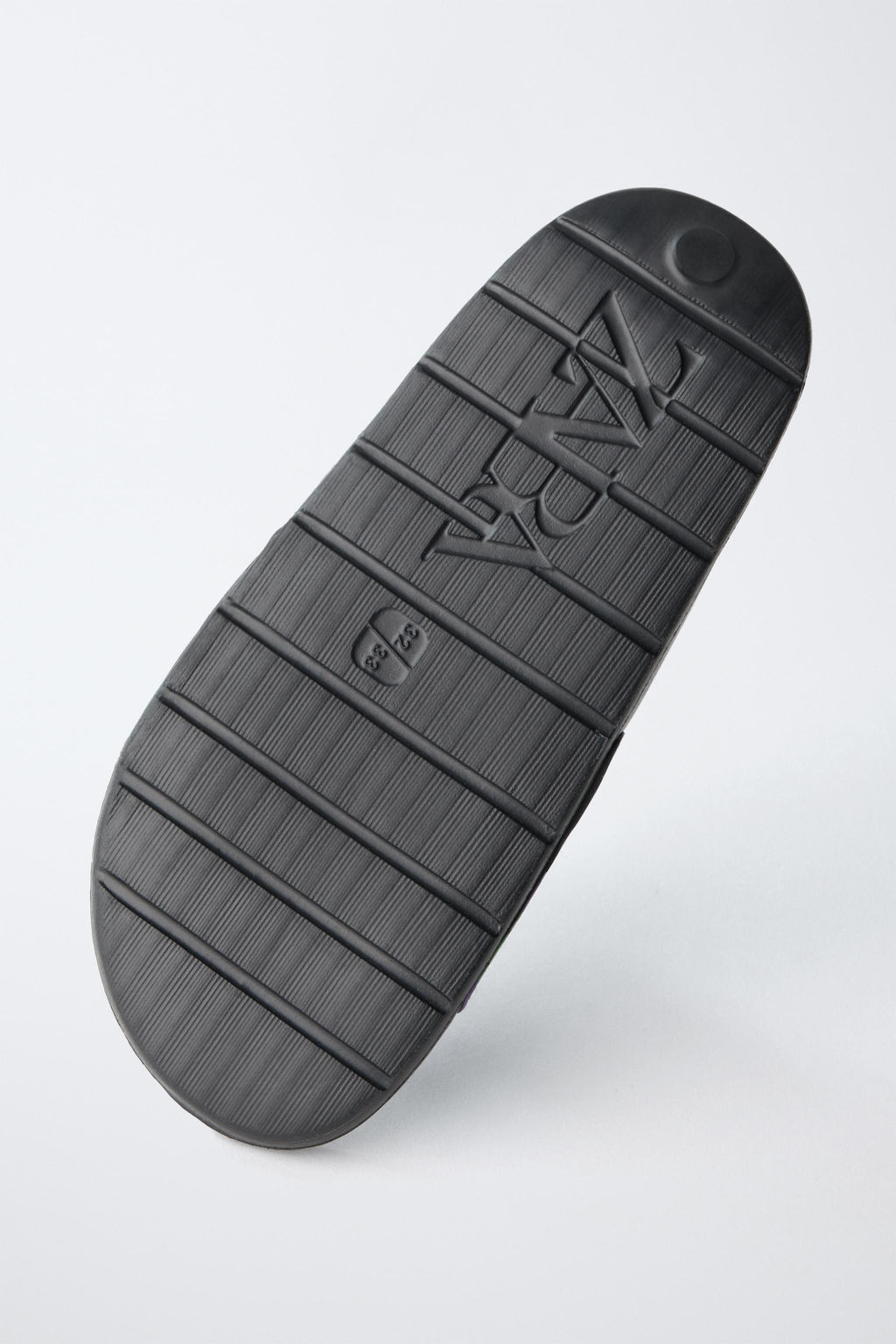 PALA MINECRAFT MOJANG AB. / Negro - Zara фото 8