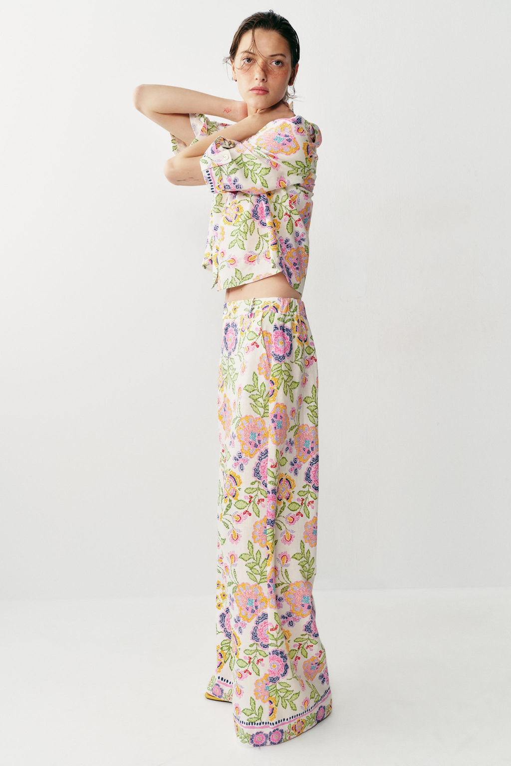 PANTAL?N ESTAMPADO FLORAL CON LINO / Multicolor - Zara фото 3