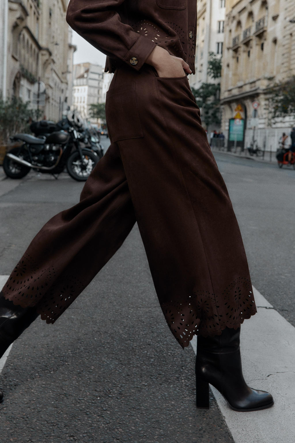 SUEDE-EFFECT CULOTTES WITH LASER-CUT HEM - Zara фото 3