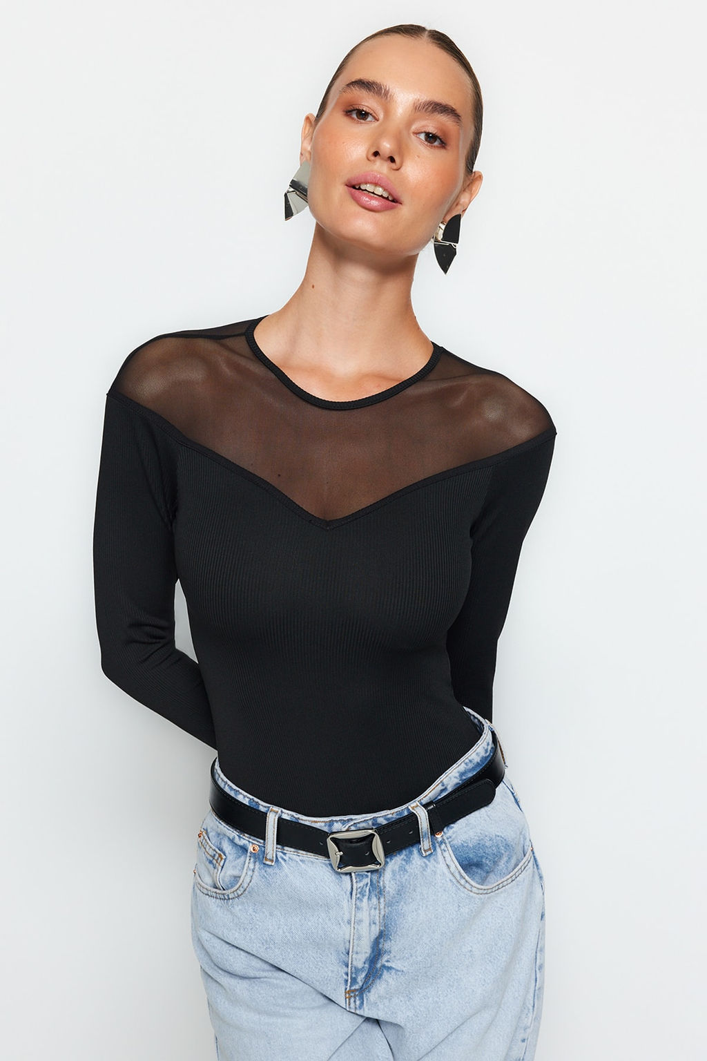 TRENDYOLMILLA Siyah Slim Tul Detayl? Kalp Yaka Alttan C?tc?tl? Fitilli Esnek Orme Body TWOAW24BD00019 фото 2