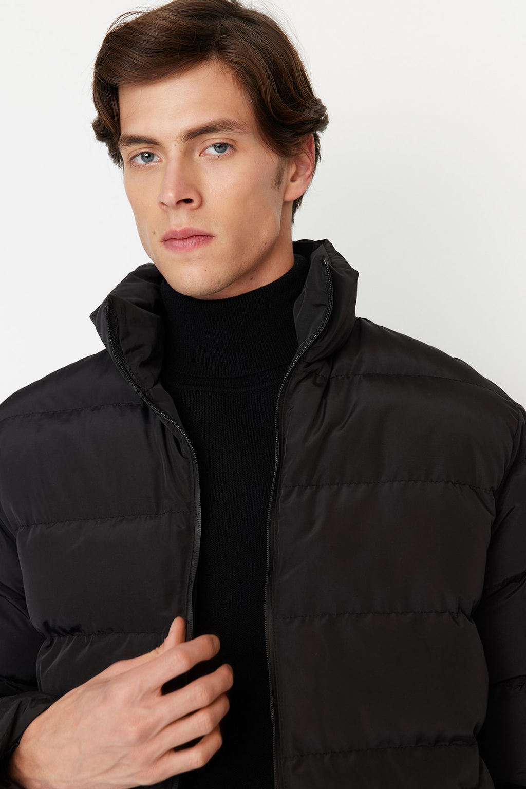 TRENDYOL MAN Siyah Regular Fit Ruzgara ve Suya Dayan?kl? Sisme Mont TMNAW23MO00096 - Trendyolmilla фото 10