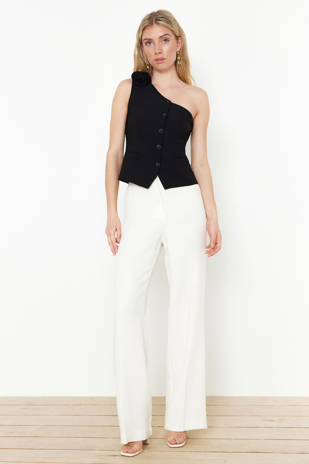 TRENDYOLMILLA Limited Edition Koyu Lacivert Fitted Tek Omuz Gullu Crop Dokuma Yelek TWOSS24YE00038  фото 11