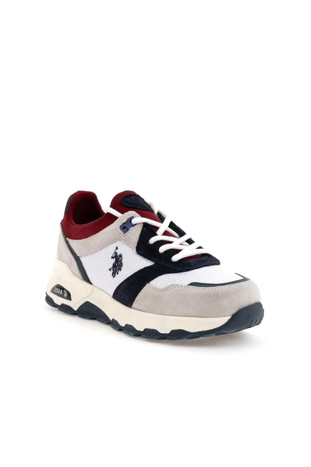 Мужская спортивная обувь с камнями