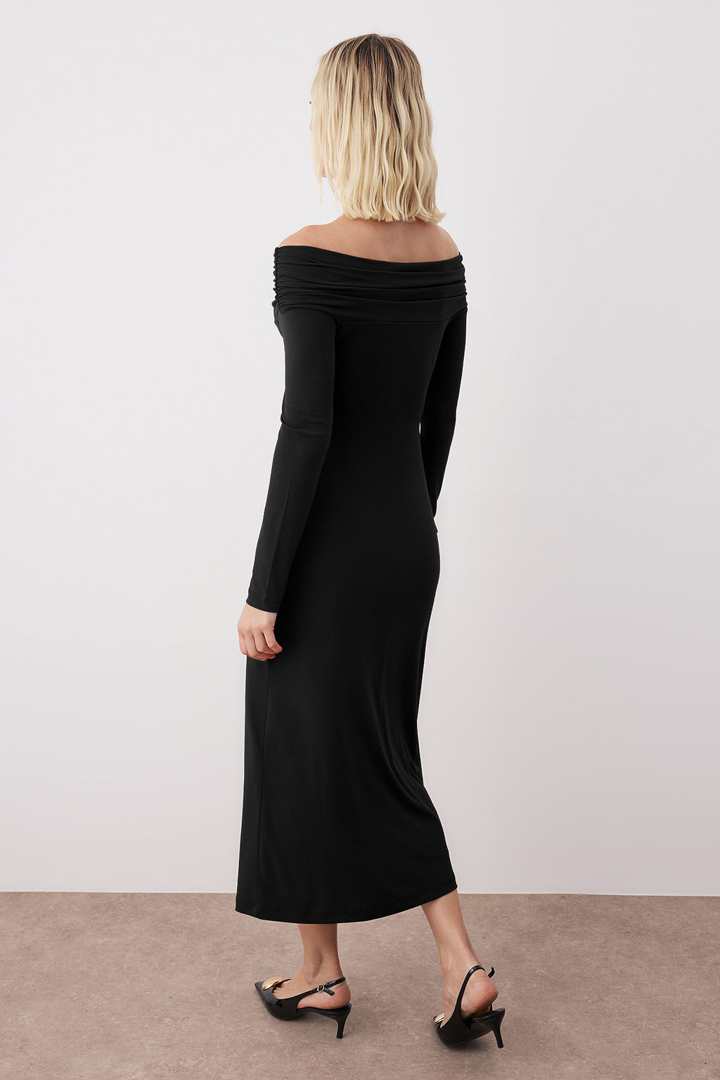 Siyah Aksesuar Detayl? Ac?k Omuzlu Bodycon Maxi Esnek Orme Elbise TWOAW26EL00166 - Trendyolmilla фото 4