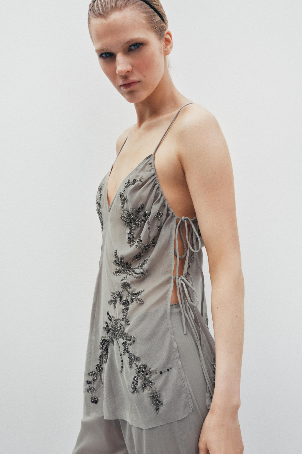 TOP BORDADOS LENTEJUELAS / Gris claro - Zara фото 6
