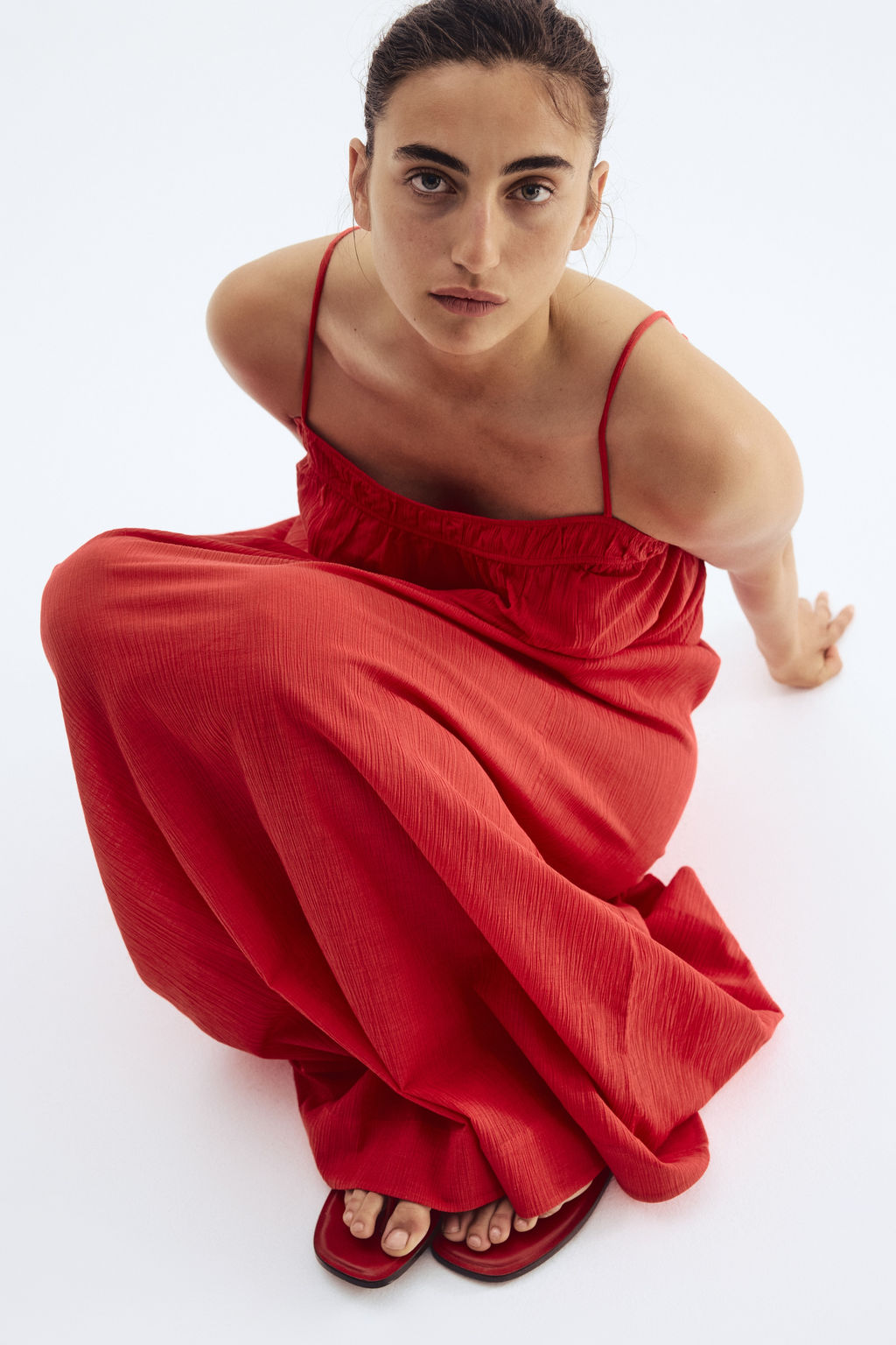 Vestido efecto arrugado con tirantes espagueti - H&m фото 4
