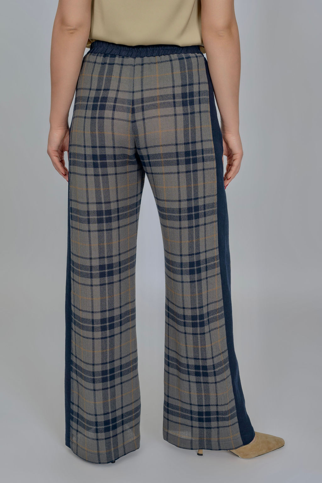 Брюки льняные с лампасами  клетка