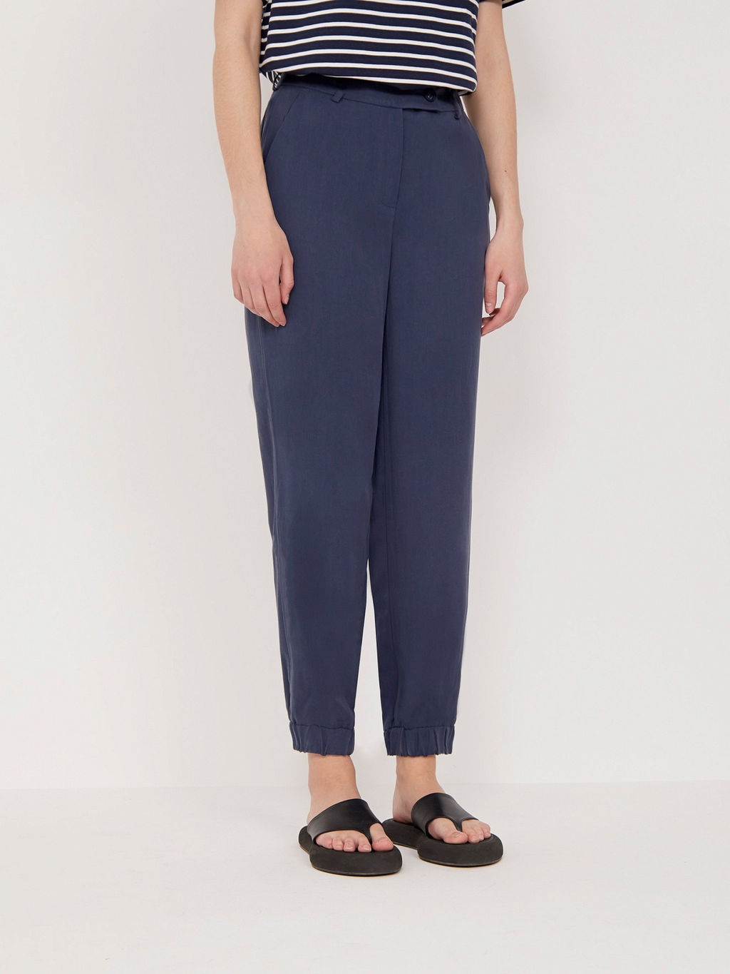 Брюки зауженного кроя D298/duia - Emka фото 4