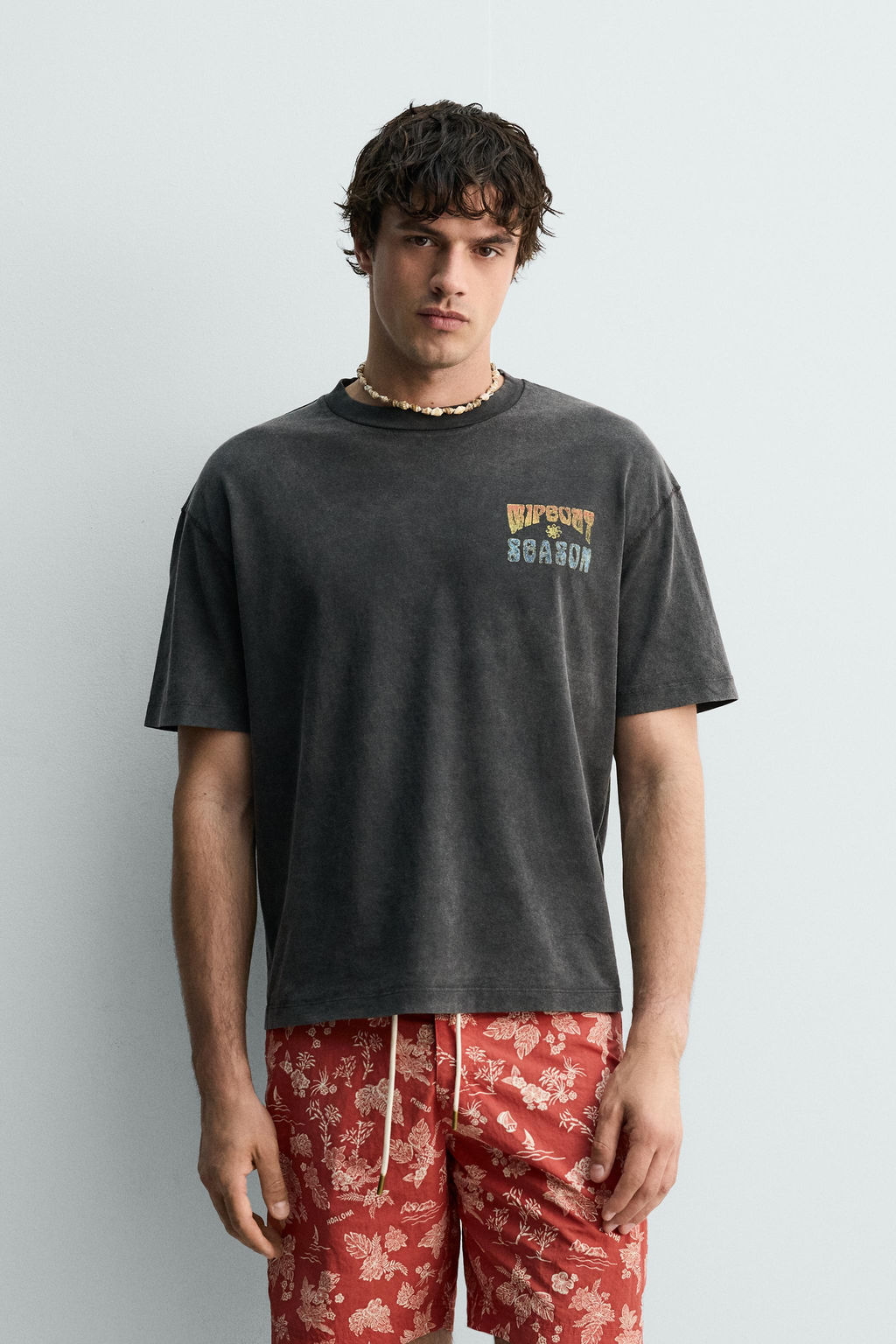 CAMISETA LAVADA ESTAMPADO SURF / Marr?n oscuro