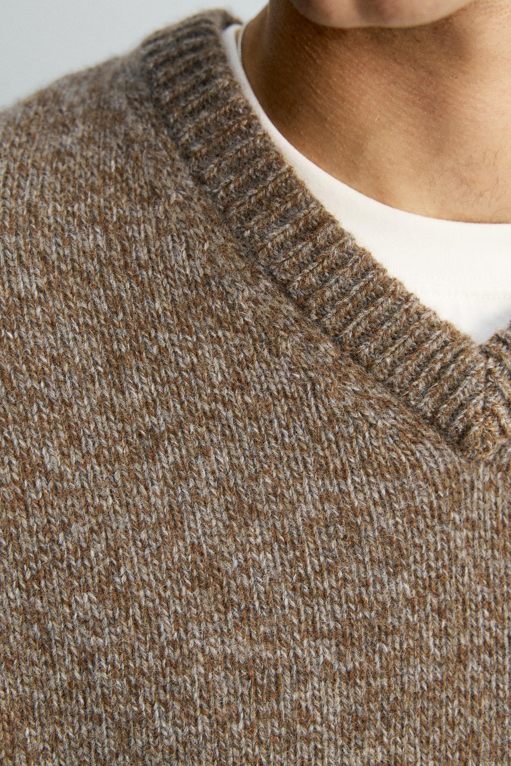 LIMITED EDITION V-NECK SWEATER - Zara фото 6
