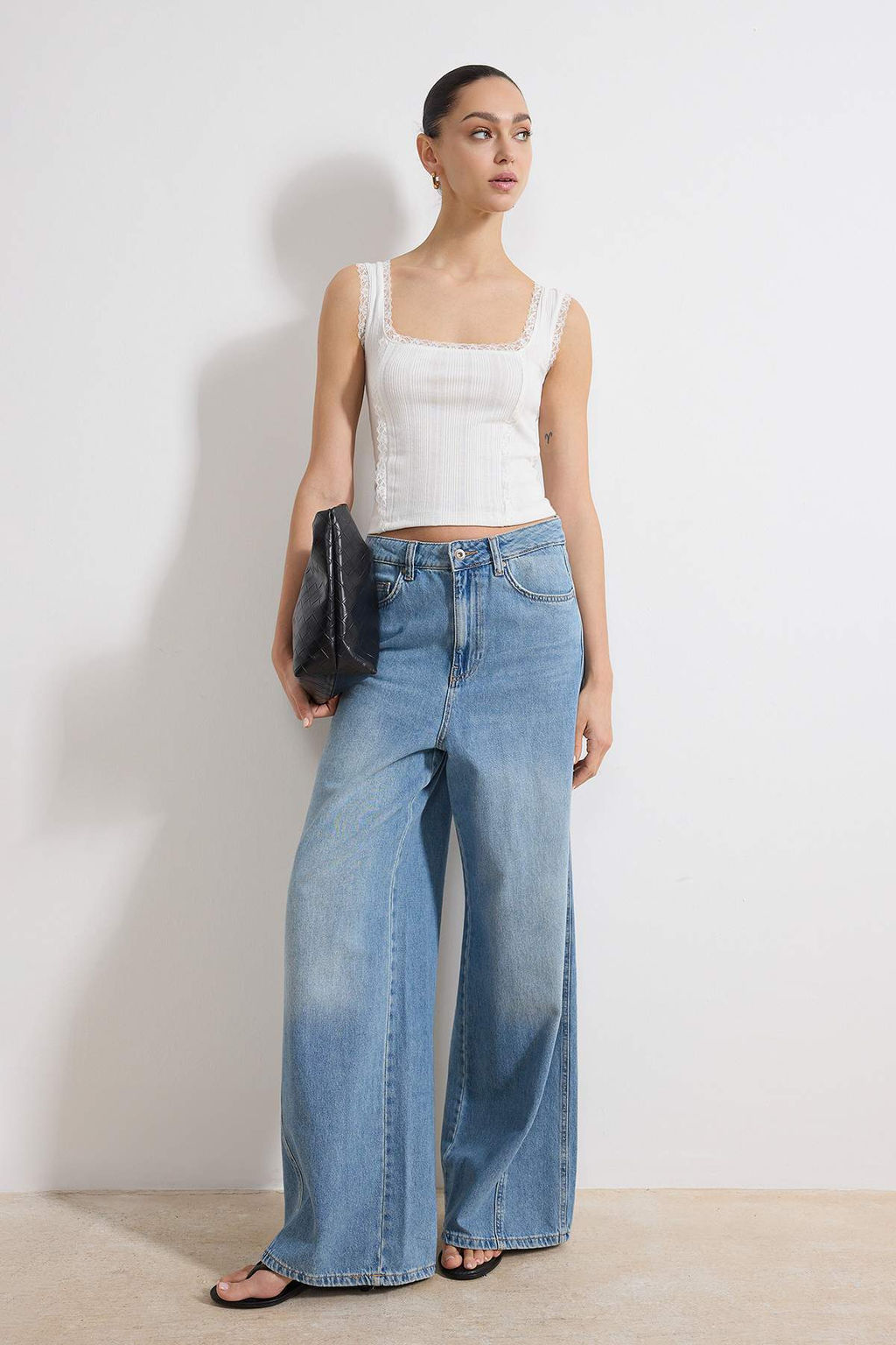 Ekru Fitted/Vucuda Oturan Kare Yaka Volanl?/F?rf?rl? Fitilli Esnek Orme Bluz TWOSS26BZ00006 - Trendyolmilla фото 2