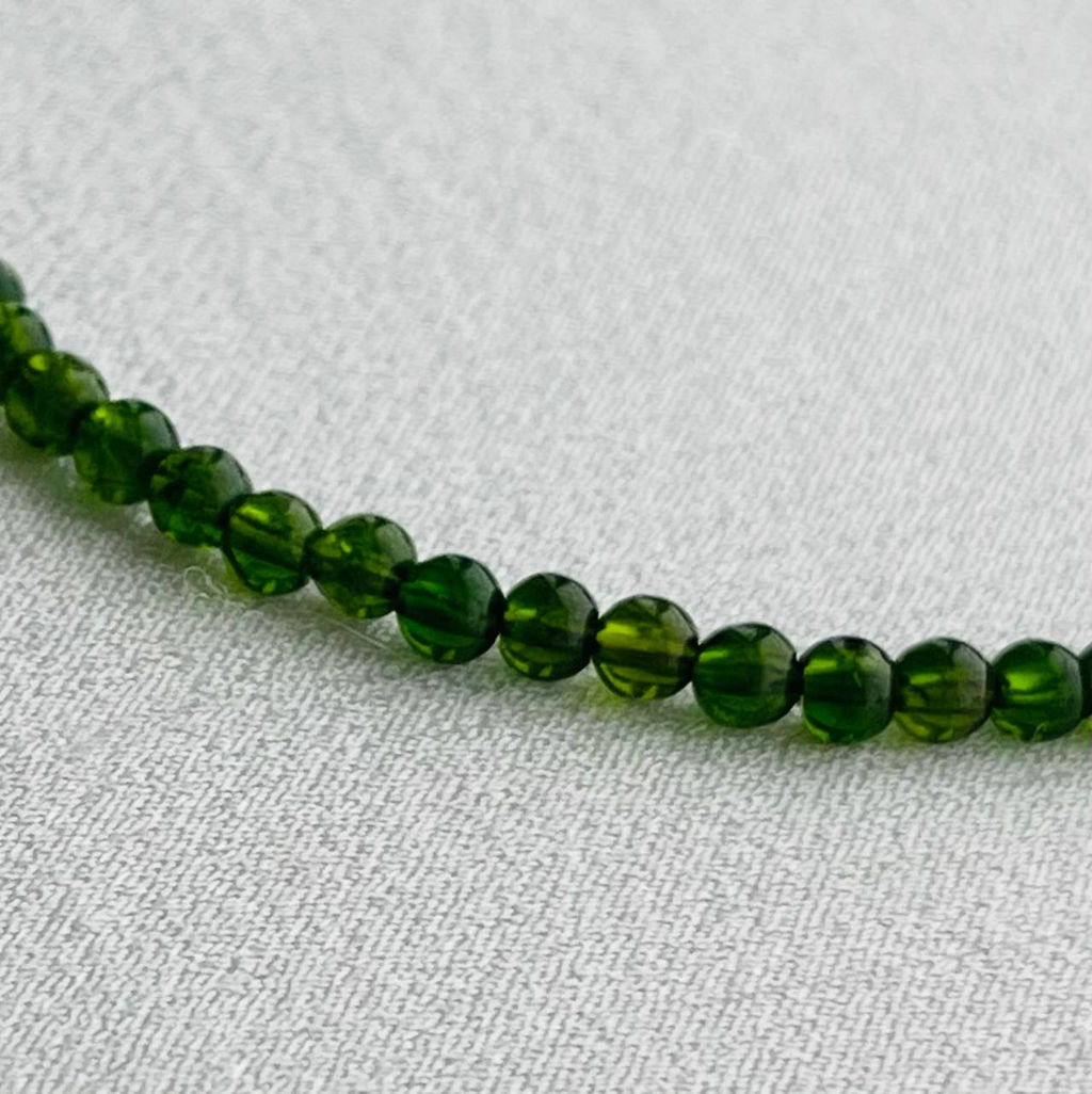 Бусы из Хромдиопсида