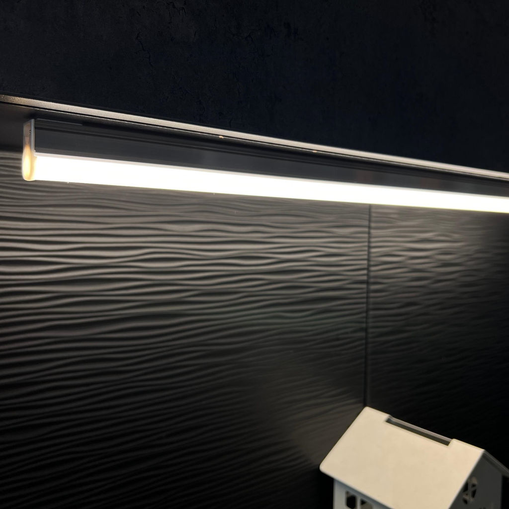 ULI-L02-10W-4200K-SL Светильник линейный светодиодный (аналог Т5). Белый свет(4200K). 900Lm. Выключатель на корпусе. Серебристый. TM Uniel.