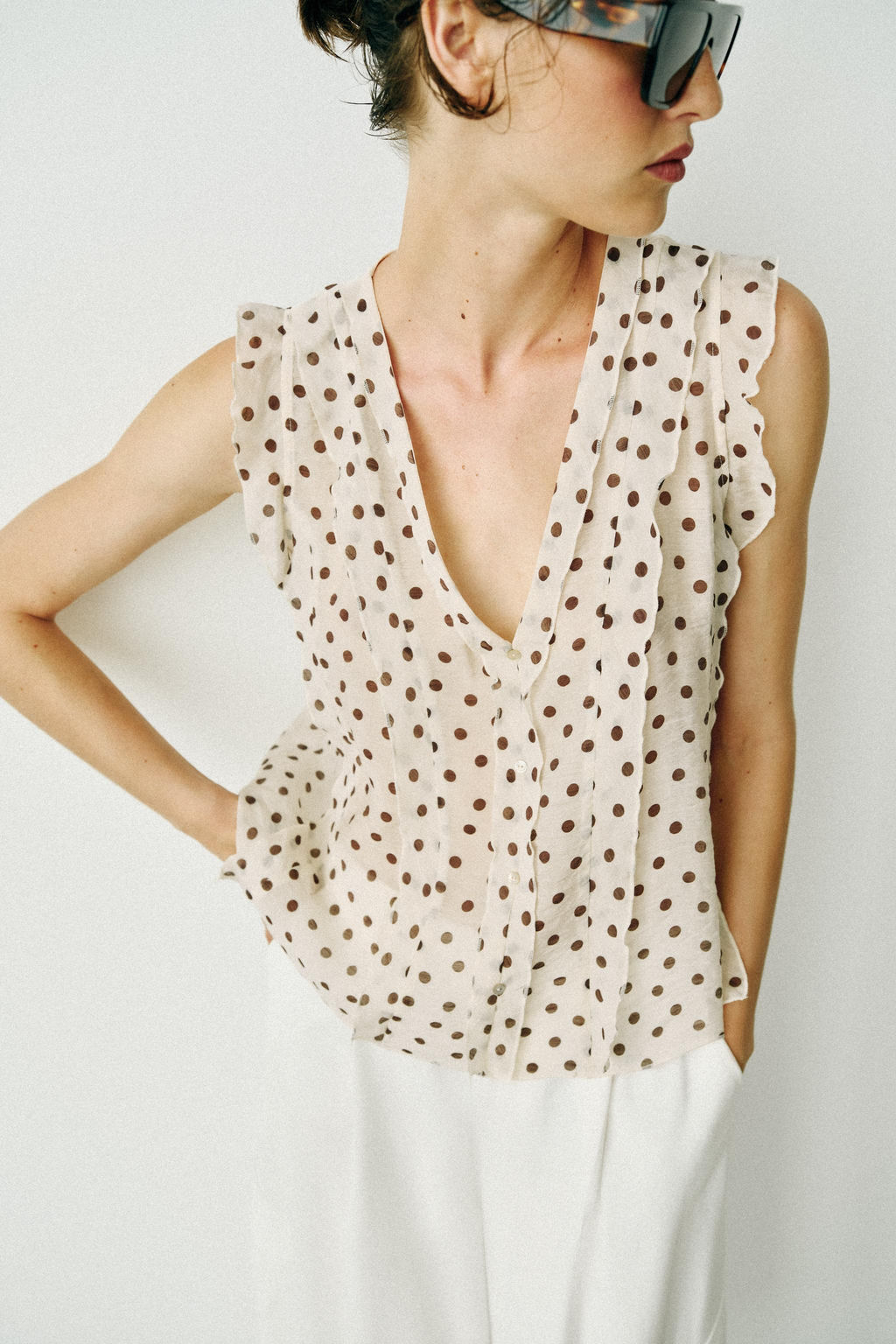 BLUSA LUNARES VOLANTES / Crudo / Marr?n - Zara фото 2