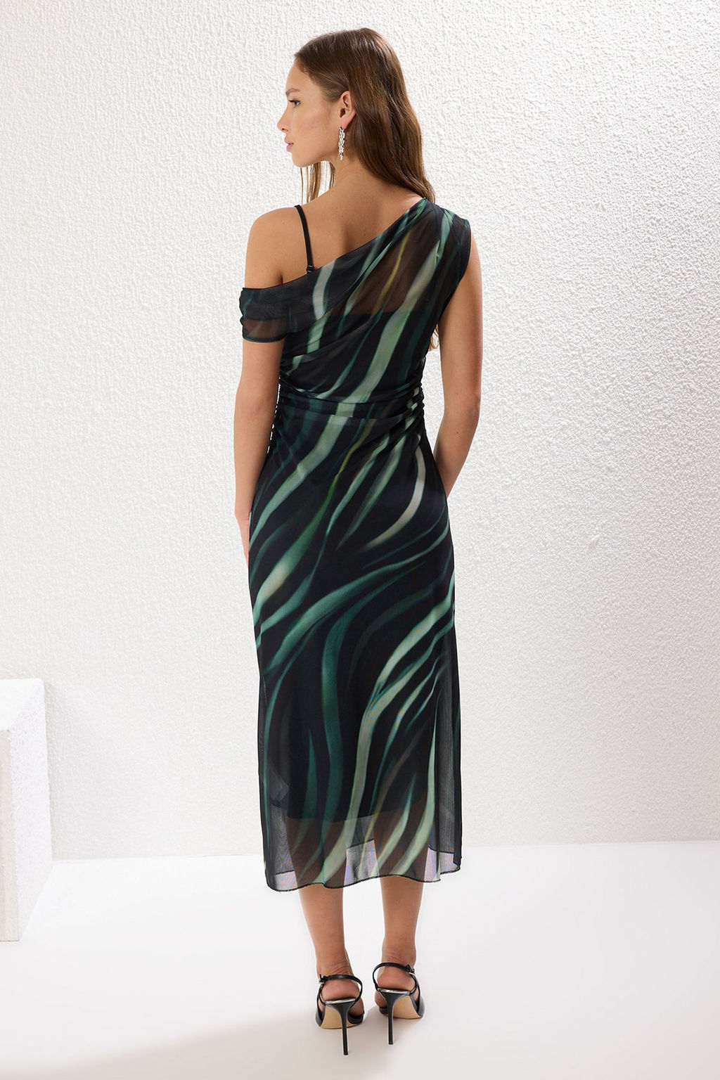 Cok Renkli Soyut Bask?l? Buzgu / Drape Midi Tul Vucuda Oturan Esnek Orme Elbise TWOSS25EL00104