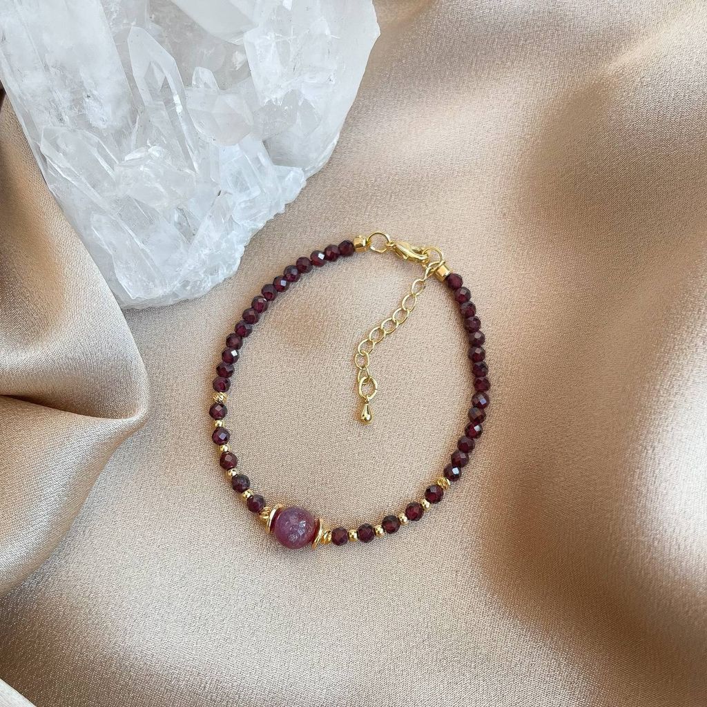 Браслет из Граната и Корунда (Рубин)