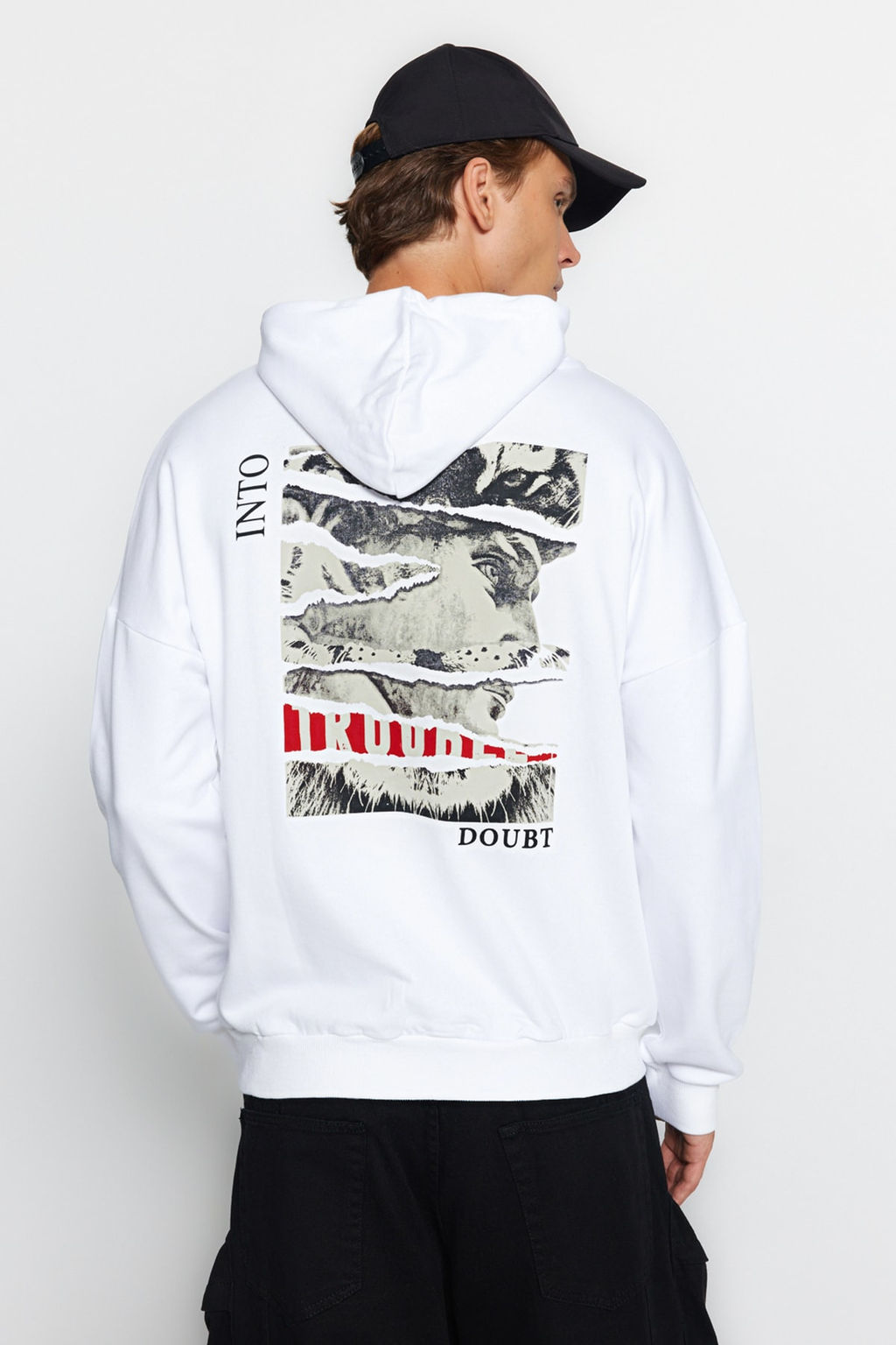 TRENDYOL MAN Siyah Regular/Normal Kesim Bask?l? Kapusonlu Sanatsal Bask?l? Sweatshirt TMNAW20SW0489 - Trendyolmilla фото 17