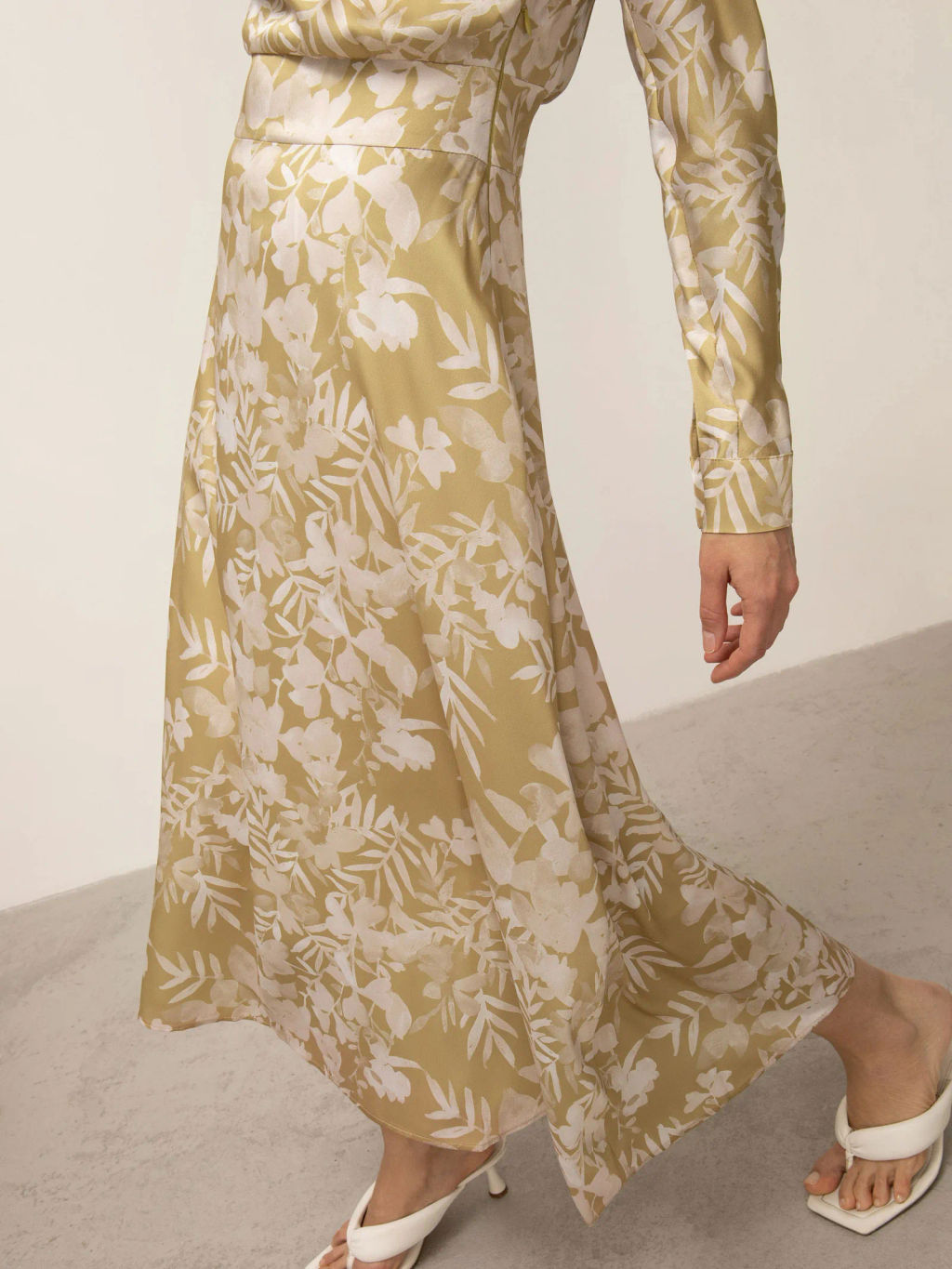 Платье приталенное с принтом цвет PL1192/biond - Emka фото 5