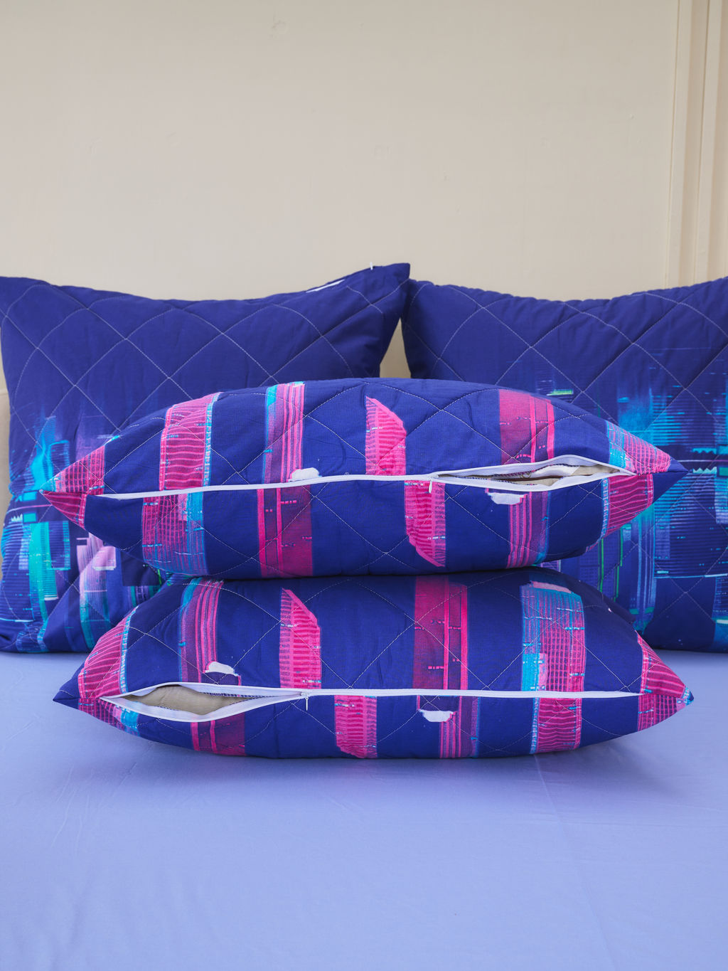 Постельное белье зима-лето из поплина с простыней на резинке - Сити Найт 2 сп.с прост.на резинке 180*200*25 (нав.70х70)