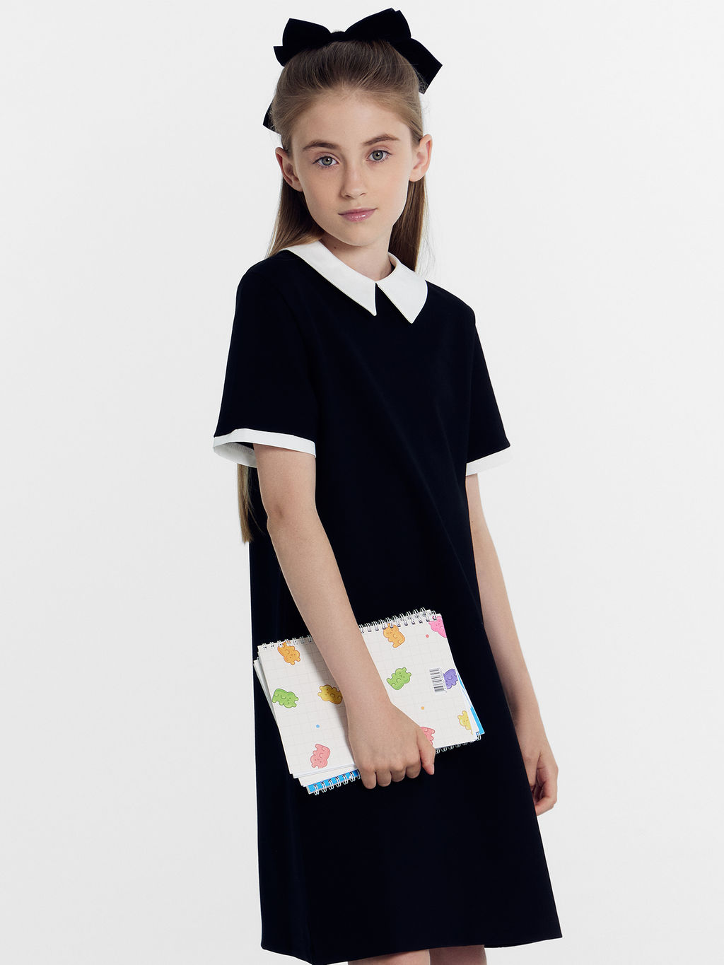 Платье черное с белым воротником и вставкой в рукавах для девочек - Mark formelle фото 2