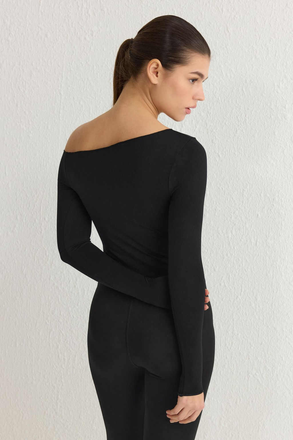 TRENDYOLMILLA Siyah Seamless/Dikissiz Uzun Kollu Orme T-Shirt THMSS25TS00004 фото 5