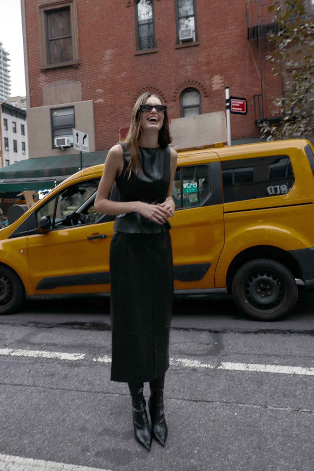 FALDA MIDI EFECTO PIEL / Negro - Zara фото 2