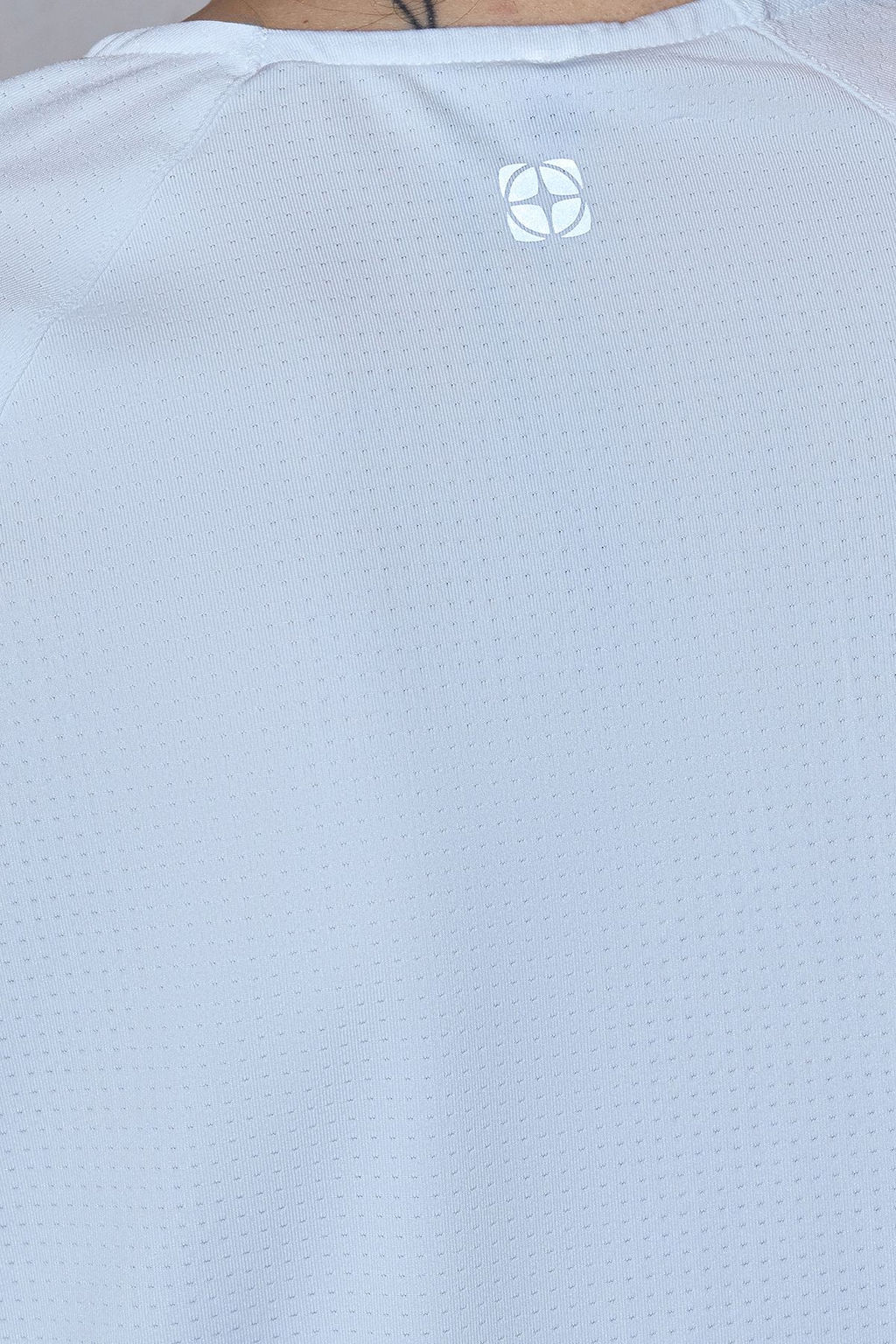 Beyaz Dalg?c/Scuba Kumas Reflektor Bask?l? Spor Orme T-Shirt THMSS25TS00007