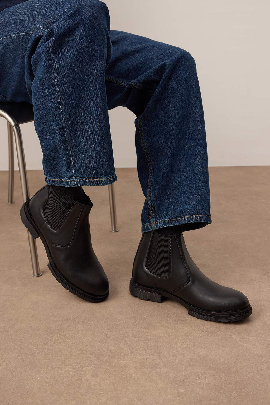 Siyah K?sa Duz Topuklu Lastikli Chealsea Erkek Bot TAKAW26BO00019