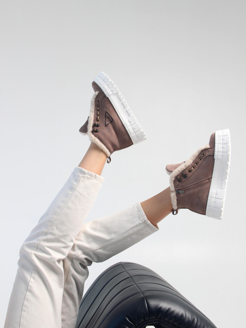 Ботинки 243.о.212131w.Капучино замша/мех