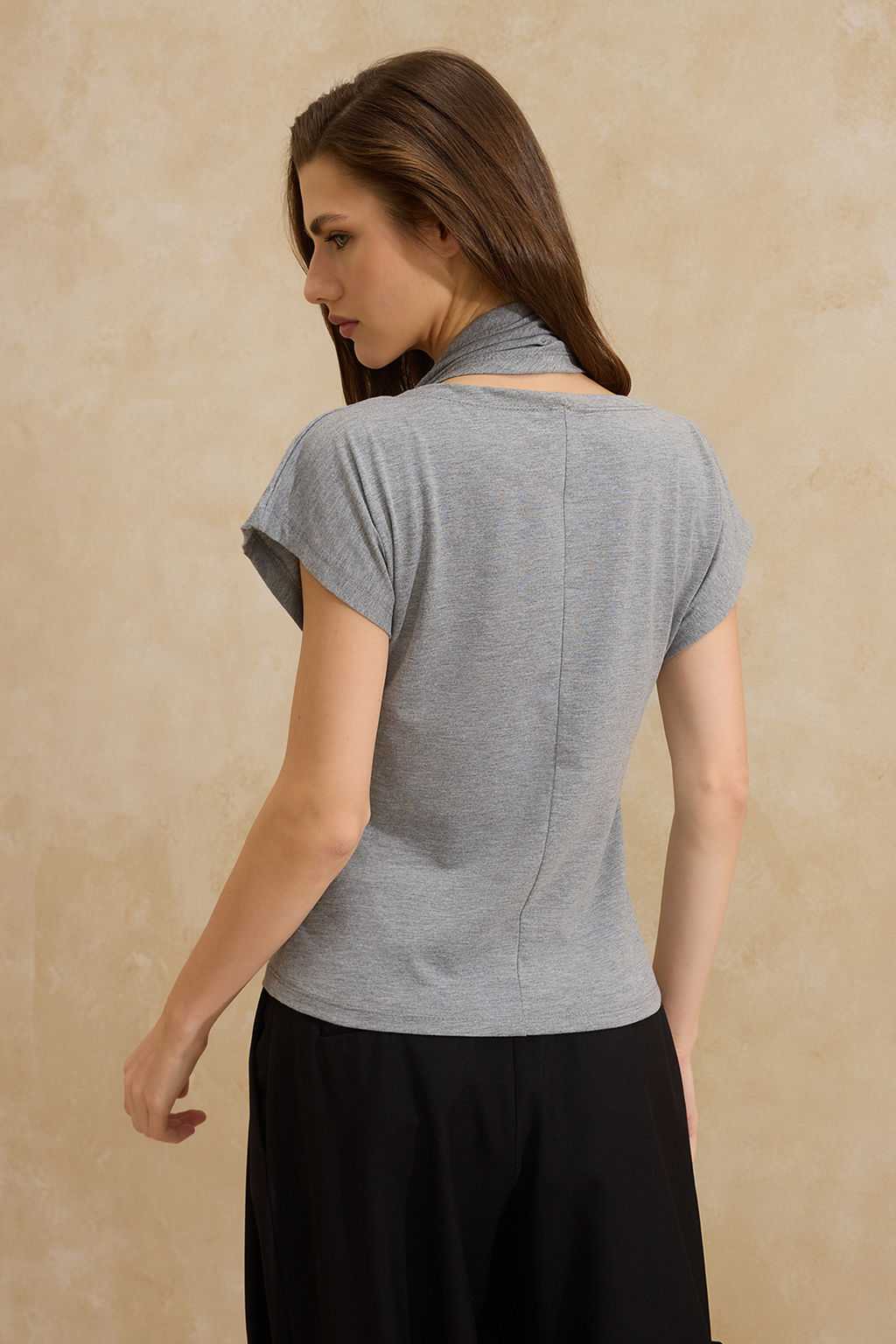 Antrasit Fitted/Vucuda Oturan Fular Yaka Uzun Kollu Tok %100 Pamuk Orme Bluz TWOSS26BZ00234 - Trendyolmilla фото 4