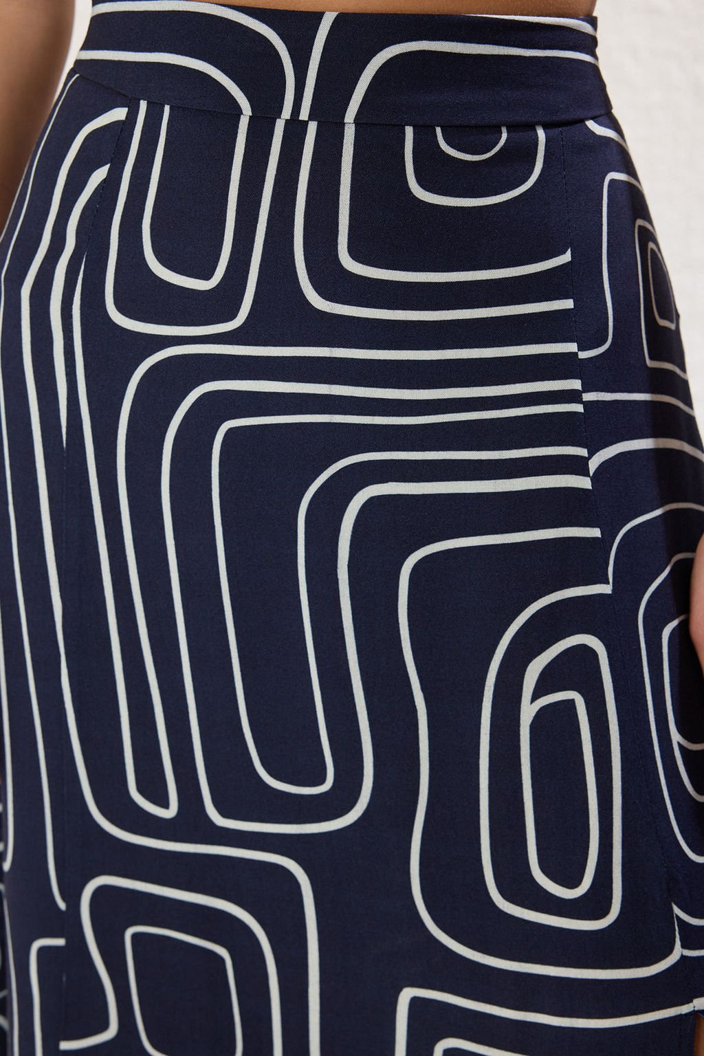 Koyu Lacivert Desenli Y?rtmac Detayl? Viskon Midi Dokuma Etek TWOAW20ET0205