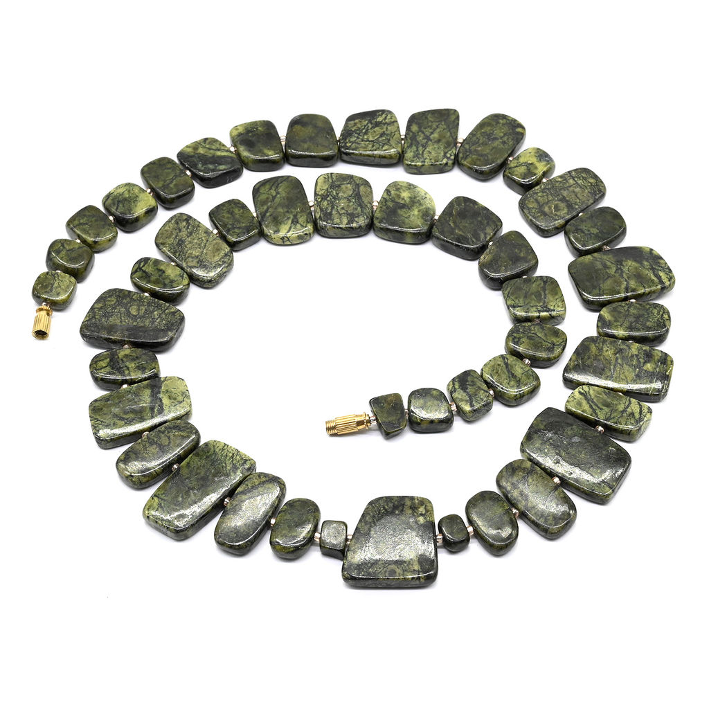 Колье из змеевика темного "Парус", 62см