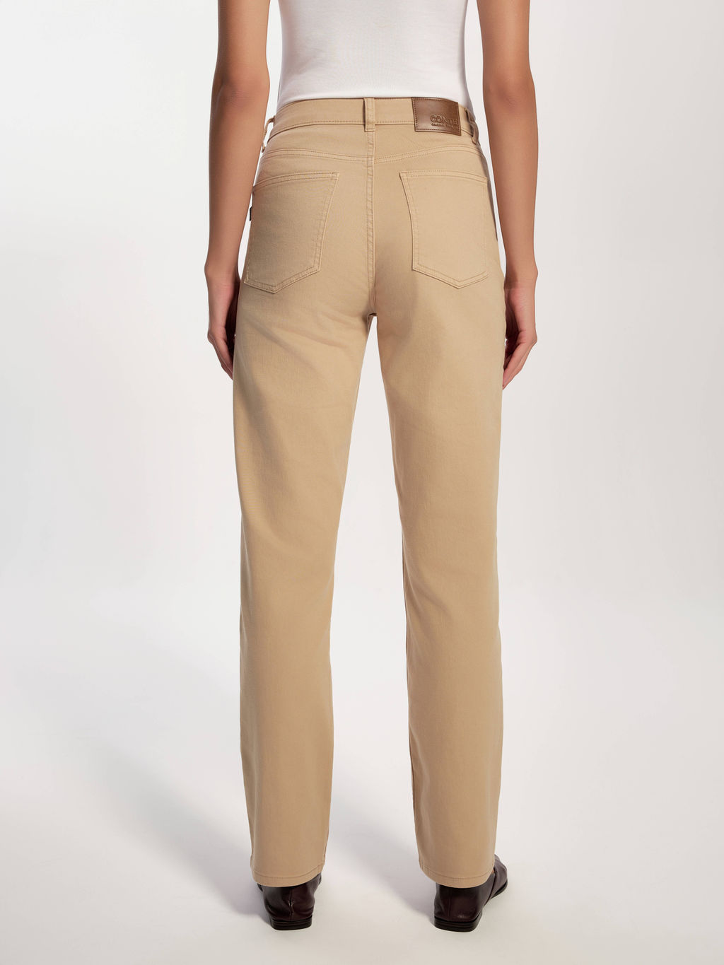 CONTE CON-767 Джинсы straight песочного цвета c геометрическими карманами camel - Conte elegant фото 4